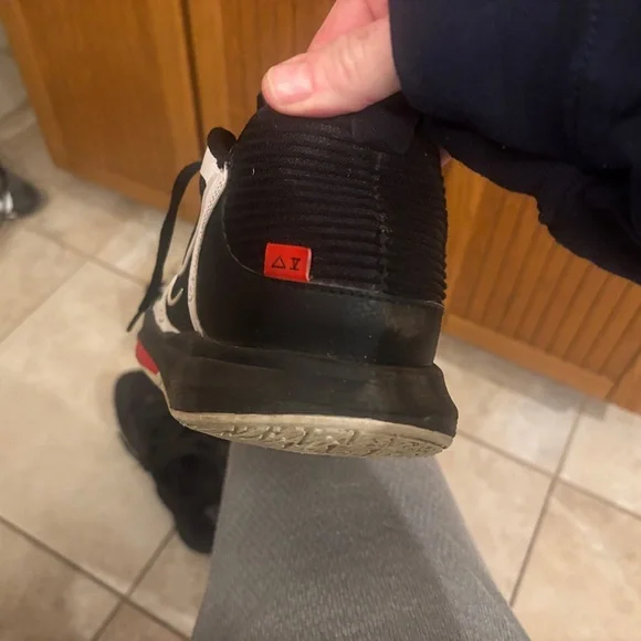 Nike Men’s Black, White & Red Low-Top Sneakers - Picture 5 of 6